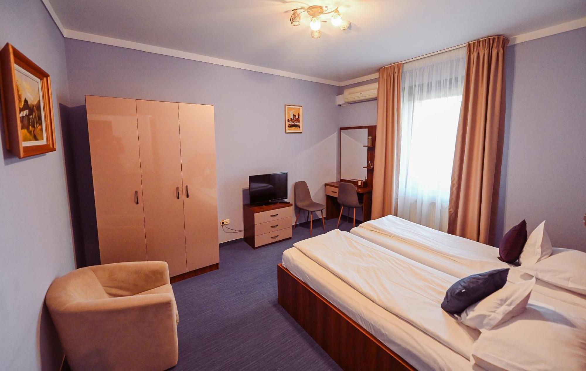 Conacul Domnesc Hotel Scheia Bagian luar foto