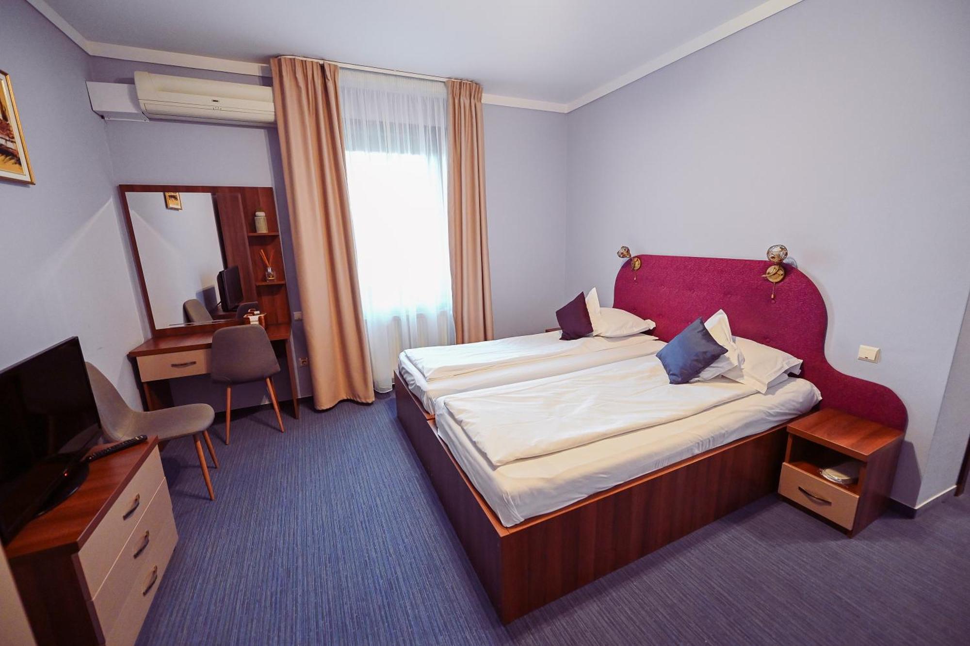Conacul Domnesc Hotel Scheia Bagian luar foto