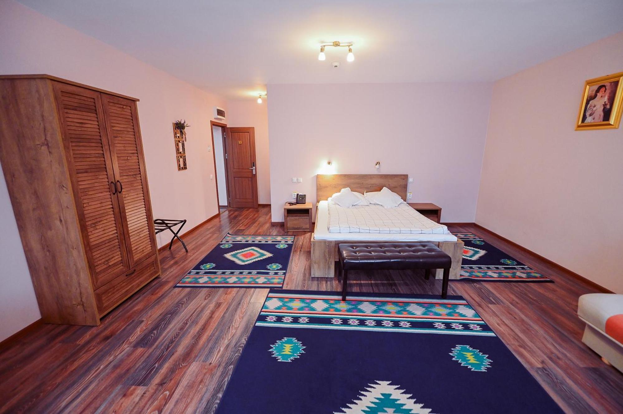 Conacul Domnesc Hotel Scheia Bagian luar foto