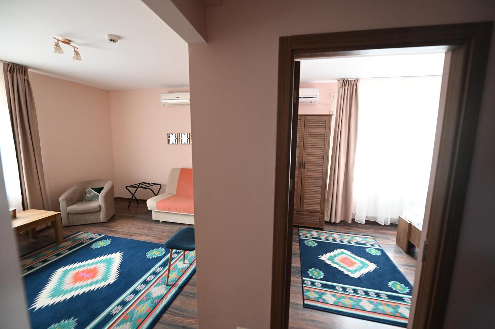 Conacul Domnesc Hotel Scheia Bagian luar foto